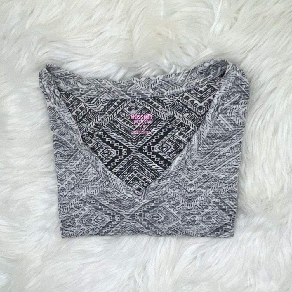NWOT Mossimo Supply Co Geometric Patterned V-Neck T-Shirt, Gray / White, Large
